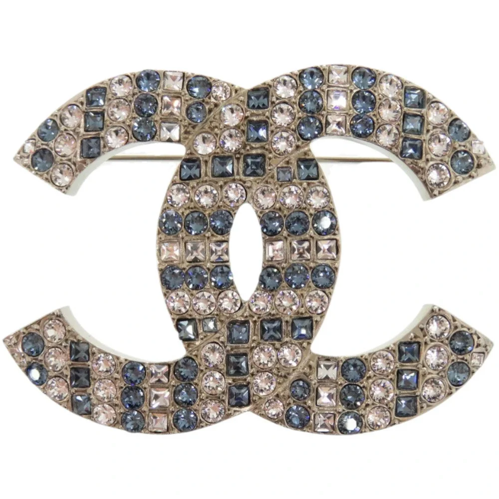 CHANEL Authentic White Logo Brooch - Picture 1 of 6